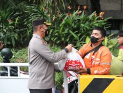 Polres Metro Tangerang Kota Kembali Bagikan 400 Paket Sembako Pasca BBM Naik