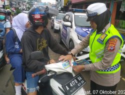 Satgas Ops Zebra Maung 2022 Bagikan Stiker, Ajak Warga Tertib Lalulintas