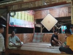 Tingkatkan Siaga, Pak Bhabin Kontrol Pos Ronda