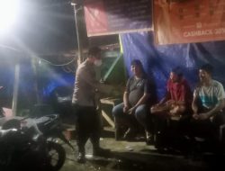 Cegah gangguan kamtibmas Polsek Saketi sambangi masyarakat dimalam hari.
