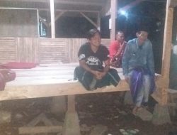 Tingkatkan Siaga, Pak Bhabin Kontrol Pos Ronda