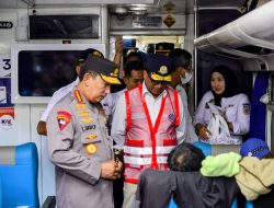 Tinjau Stasiun Senen, Kapolri Anjurkan Warga yang Mudik Gunakan Kereta Api karena Lebih Aman
