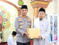 Kapolres Metro Tangerang Kota Sampaikan Pesan Kamtibmas Lewat Program Jumat Curhat di Teluknaga