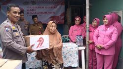Polri Peduli, Warga Kp. Bugel Terima Bantuan Sosial dari Polsek Karawaci